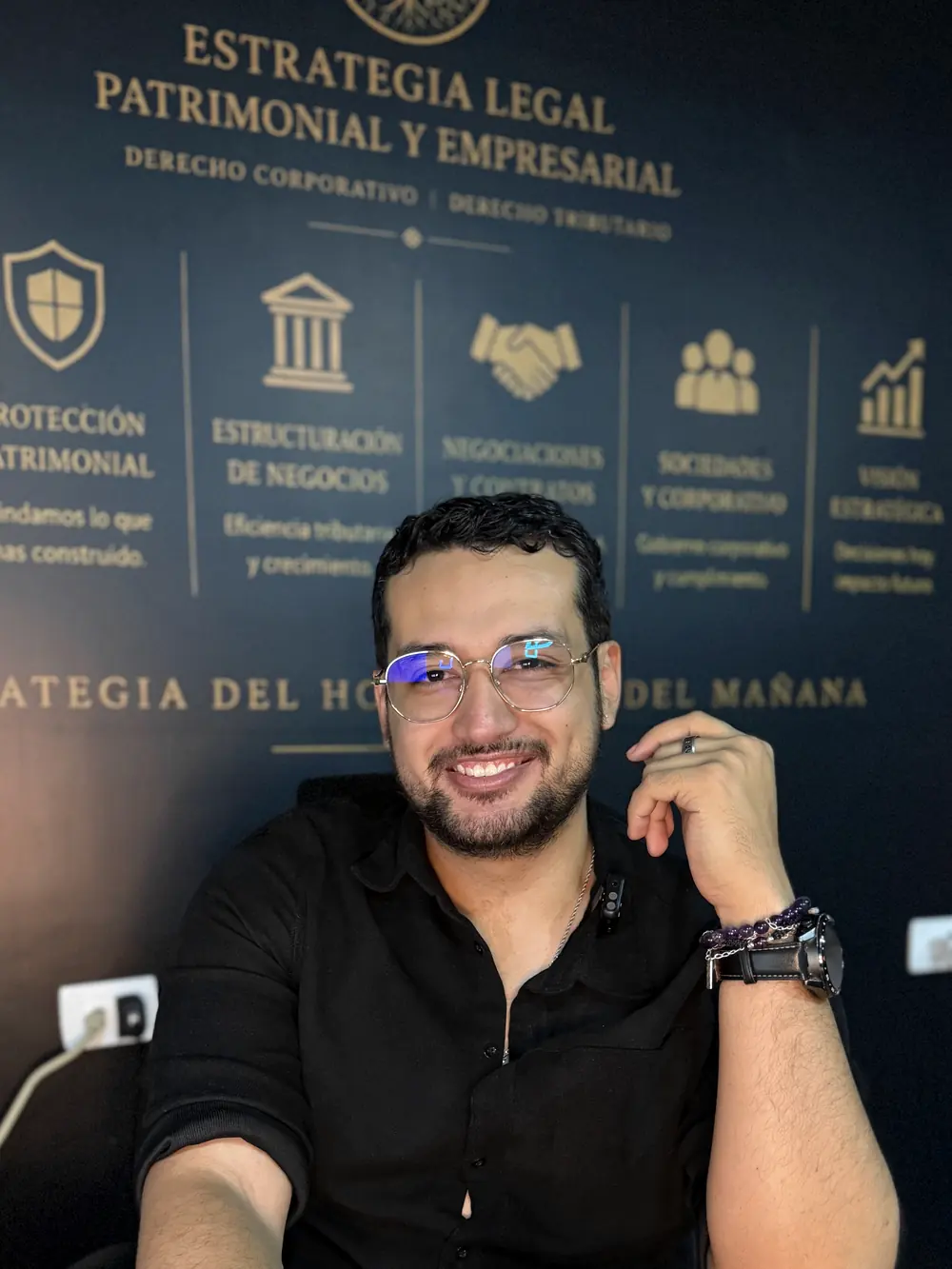 Juan Sebastián Numa en su estudio: estrategia legal, patrimonial y empresarial